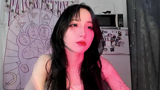 Holy420lolii online show from February 5, 2026, 7:18 pm