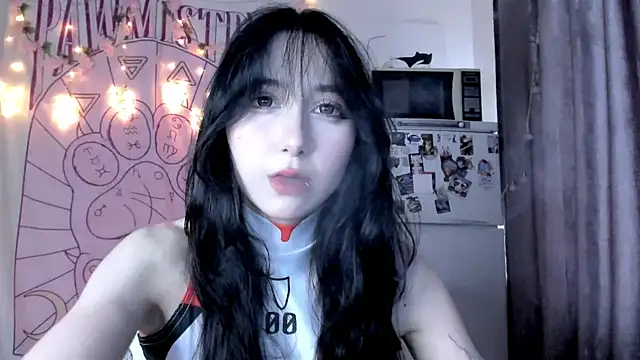 Holy420lolii online show from April 5, 2026, 3:20 pm