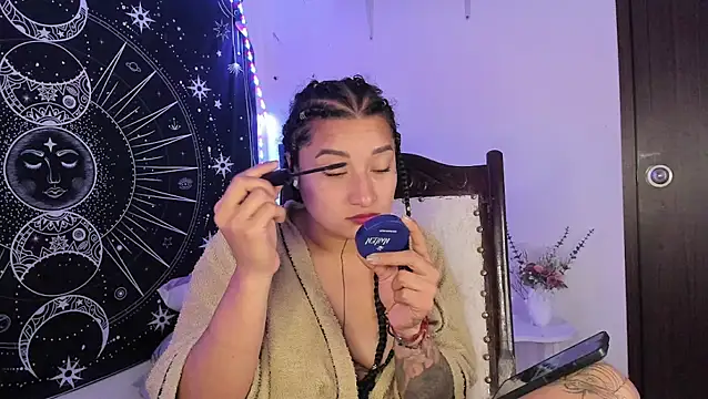 Eva Lee  online show from February 5, 2026, 9:25 am