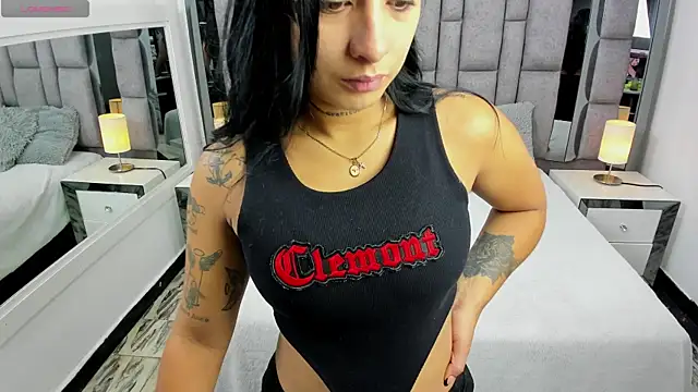 EMMAHILL1 online show from November 16, 2025, 11:16 am