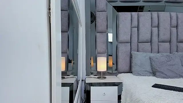 EMMAHILL1 online show from December 18, 2025, 11:16 am