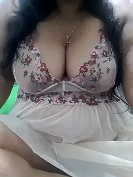 chubby wife online show from December 25, 2024, 4:22 pm