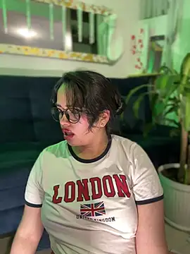 Snapshot of andra_rose chatting on December 9, 2024, 10:52 pm andra rose online show from December 9, 2024, 10:52 pm