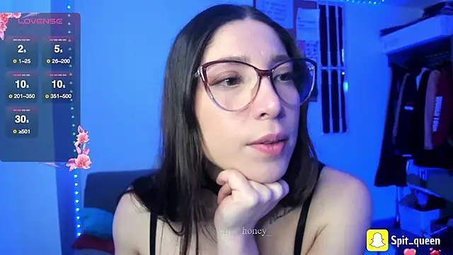 Snapshot of Spit_queen chatting on May 19, 2026, 1:39 pm Spit queen online show from May 19, 2026, 1:39 pm