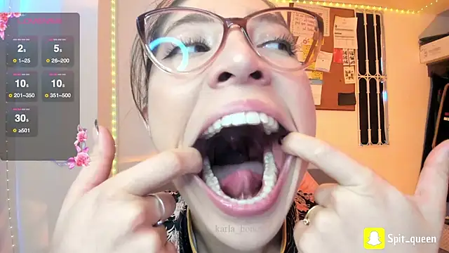 Snapshot of Spit_queen chatting on May 20, 2026, 1:28 pm Spit queen online show from May 20, 2026, 1:28 pm