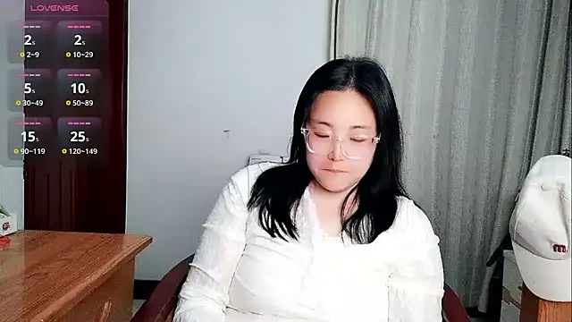 Snapshot of Vivianangn-e chatting on April 16, 2026, 12:39 pm Vivianangn-e online show from April 16, 2026, 12:39 pm