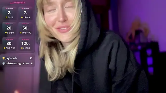 Snapshot of iilovetomatoes chatting on November 10, 2025, 7:35 pm iilovetomatoes online show from November 10, 2025, 7:35 pm