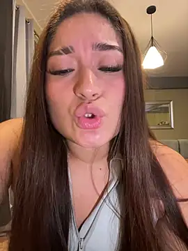 Snapshot of LuceroRm chatting on July 3, 2026, 3:57 am LuceroRm online show from July 3, 2026, 3:57 am