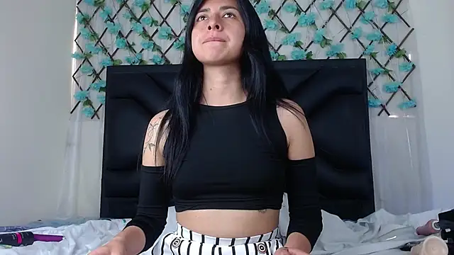 EmmaWilliamss online show from November 23, 2025, 5:13 pm