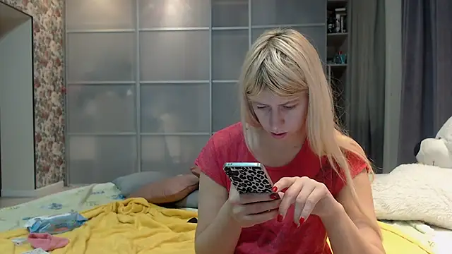 Snapshot of KyliePag chatting on December 15, 2025, 7:45 am KyliePag online show from December 15, 2025, 7:45 am