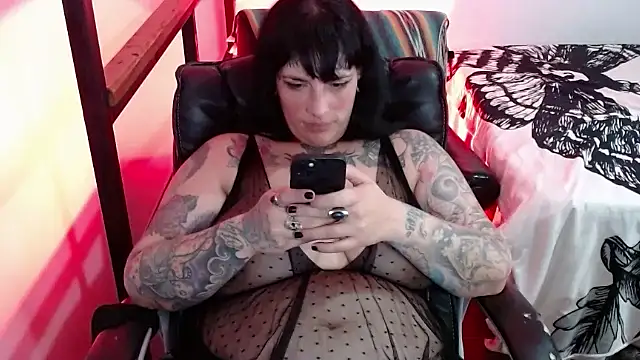 Snapshot of VampGirl1 chatting on January 12, 2025, 4:50 pm VampGirl1 online show from January 12, 2025, 4:50 pm