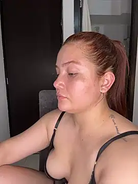 Snapshot of EmilyBarragan chatting on February 18, 2025, 12:59 am EmilyBarragan online show from February 18, 2025, 12:59 am