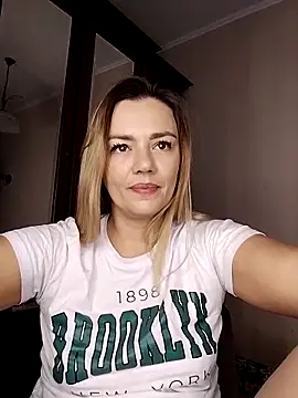 KrissSexi online show from October 24, 2025, 4:42 am