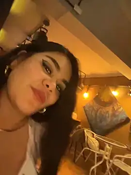 Snapshot of Insane_Issa chatting on December 8, 2024, 10:25 pm Insane Issa online show from December 8, 2024, 10:25 pm