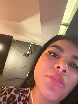 Snapshot of Insane_Issa chatting on December 21, 2024, 10:19 pm Insane Issa online show from December 21, 2024, 10:19 pm