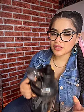 Snapshot of Insane_Issa chatting on December 30, 2024, 8:04 pm Insane Issa online show from December 30, 2024, 8:04 pm