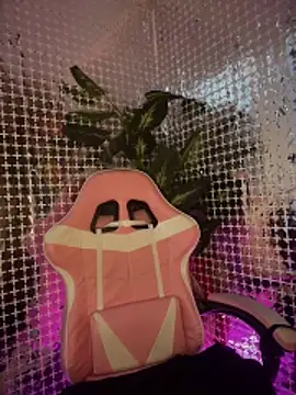 Snapshot of Insane_Issa chatting on January 7, 2025, 10:19 pm Insane Issa online show from January 7, 2025, 10:19 pm