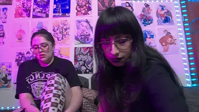 Snapshot of snowblack_ chatting on January 2, 2025, 1:30 pm snowblack online show from January 2, 2025, 1:30 pm