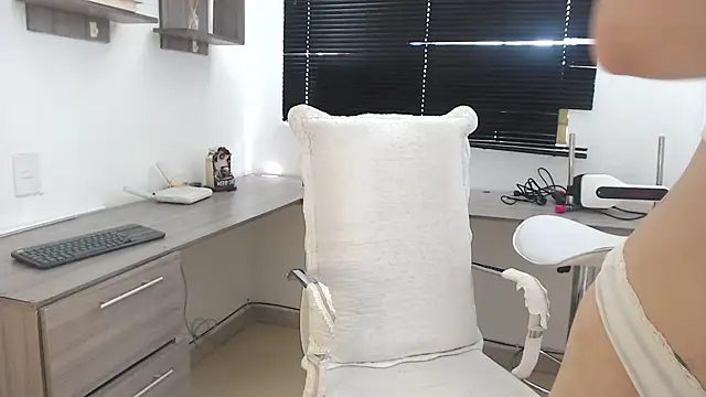 MIYESSI online show from September 22, 2025, 6:43 pm