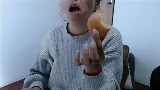 Snapshot of KaiicyQuuen chatting on March 13, 2025, 11:30 am KaiicyQuuen online show from March 13, 2025, 11:30 am