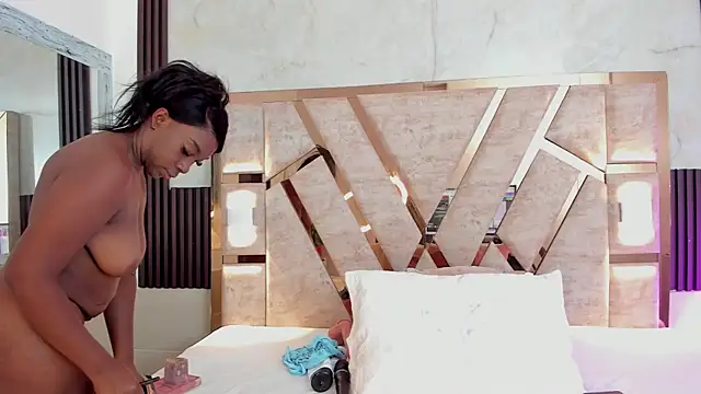 Snapshot of Athenea_Mills chatting on October 24, 2025, 6:48 pm Athenea Mills online show from October 24, 2025, 6:48 pm