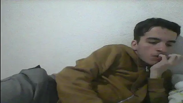 Snapshot of Tombgy07 chatting on February 27, 2025, 8:42 pm Tombgy07 online show from February 27, 2025, 8:42 pm