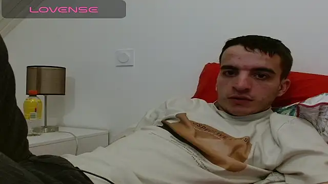 Snapshot of Tombgy07 chatting on November 9, 2025, 8:40 pm Tombgy07 online show from November 9, 2025, 8:40 pm