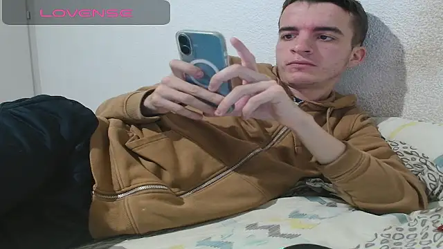 Snapshot of Tombgy07 chatting on November 13, 2025, 8:30 pm Tombgy07 online show from November 13, 2025, 8:30 pm