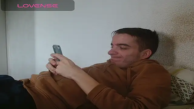 Snapshot of Tombgy07 chatting on November 14, 2025, 2:16 pm Tombgy07 online show from November 14, 2025, 2:16 pm