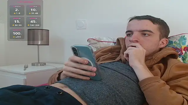 Snapshot of Tombgy07 chatting on November 19, 2025, 2:06 pm Tombgy07 online show from November 19, 2025, 2:06 pm