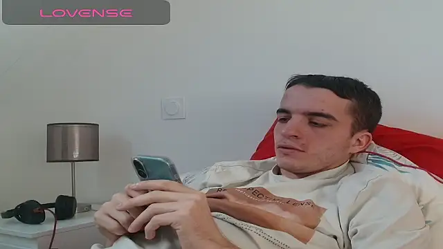 Snapshot of Tombgy07 chatting on November 21, 2025, 1:54 pm Tombgy07 online show from November 21, 2025, 1:54 pm