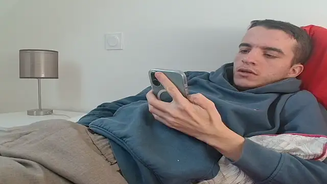 Snapshot of Tombgy07 chatting on November 26, 2025, 1:12 pm Tombgy07 online show from November 26, 2025, 1:12 pm