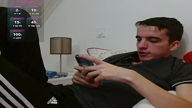 Snapshot of Tombgy07 chatting on December 3, 2025, 8:29 pm Tombgy07 online show from December 3, 2025, 8:29 pm