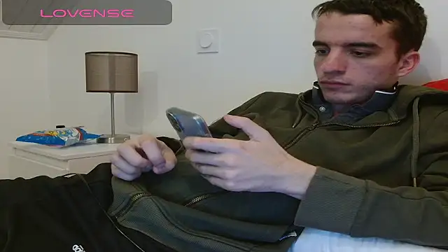 Snapshot of Tombgy07 chatting on December 4, 2025, 7:55 pm Tombgy07 online show from December 4, 2025, 7:55 pm