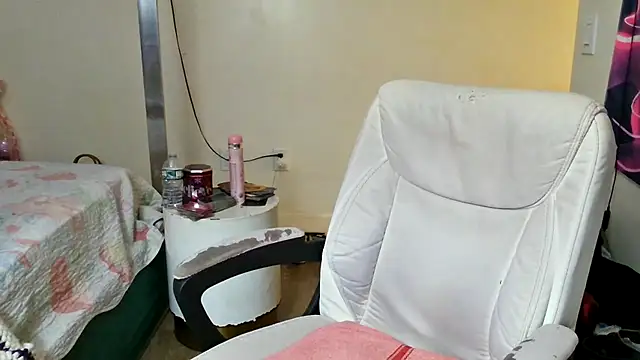 Snapshot of YasmineMinaj chatting on November 23, 2025, 2:11 am YasmineMinaj online show from November 23, 2025, 2:11 am