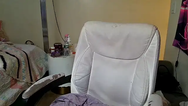 Snapshot of YasmineMinaj chatting on November 25, 2025, 1:33 pm YasmineMinaj online show from November 25, 2025, 1:33 pm