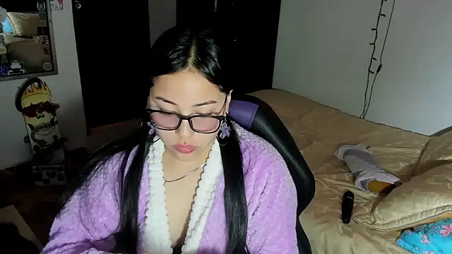 Snapshot of persefone_core chatting on December 7, 2024, 7:43 pm persefone core online show from December 7, 2024, 7:43 pm