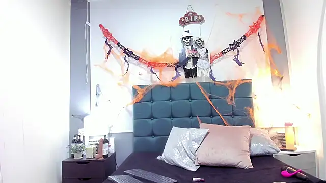 charlott lens online show from October 30, 2025, 3:46 pm