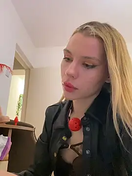 KittyKatyDream online show from April 1, 2026, 4:37 pm