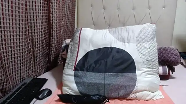 Snapshot of CHOCOLATEDARKBUSTYX chatting on November 27, 2025, 7:16 pm CHOCOLATEDARKBUSTYX online show from November 27, 2025, 7:16 pm