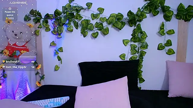 tati cardenas online show from February 3, 2026, 6:22 am