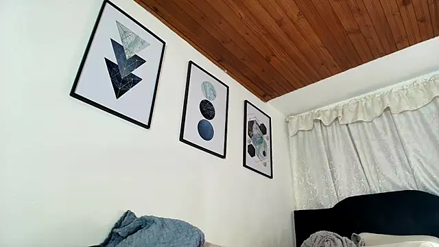 sam her online show from October 3, 2025, 7:44 pm