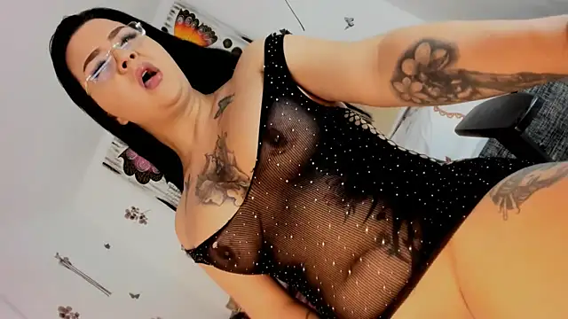 Alexamonstercocktsx online show from January 3, 2025, 4:33 am