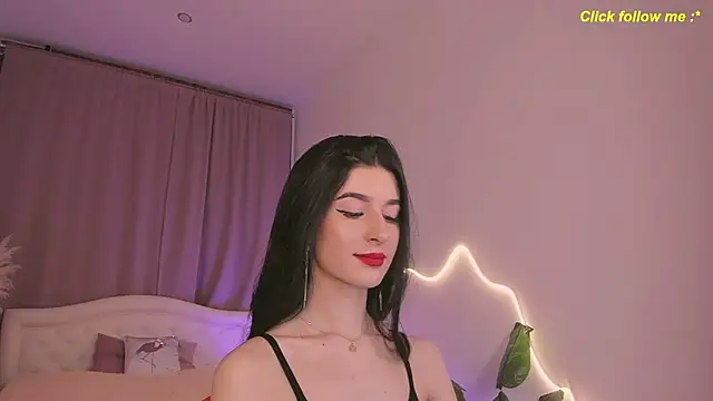 LauraCoy online show from May 6, 2026, 8:25 pm