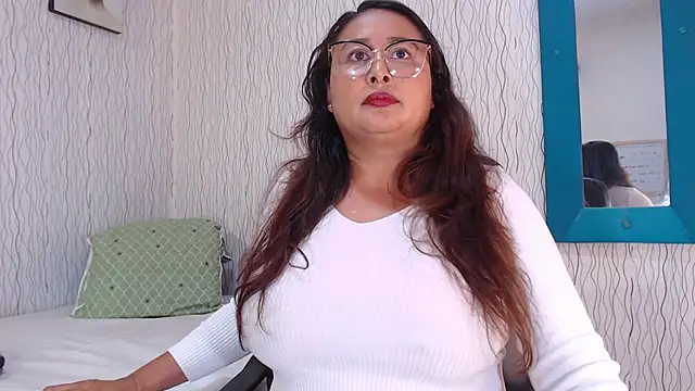 NadiaWhite online show from February 14, 2025, 6:29 pm