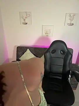 Megan lu2 online show from November 23, 2025, 4:23 am