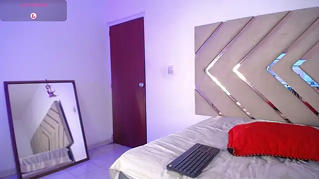 Snapshot of Raven_foxter1 chatting on January 25, 2025, 9:04 am Raven foxter1 online show from January 25, 2025, 9:04 am