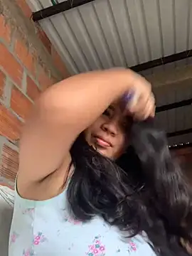 Snapshot of moncerrat_luna chatting on February 19, 2025, 1:39 pm moncerrat luna online show from February 19, 2025, 1:39 pm