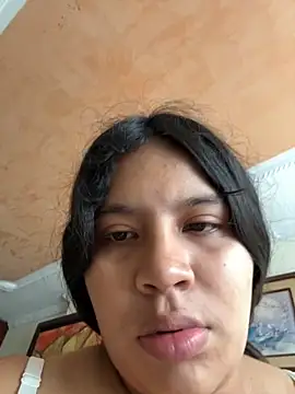 Snapshot of moncerrat_luna chatting on November 5, 2025, 9:15 pm moncerrat luna online show from November 5, 2025, 9:15 pm