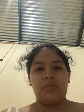 Snapshot of moncerrat_luna chatting on November 11, 2025, 12:21 am moncerrat luna online show from November 11, 2025, 12:21 am